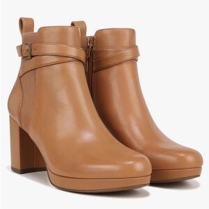 Vionic Tan Ankle Boots
